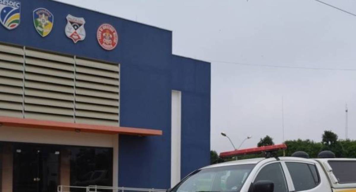 Empresário com surto e faca ameaça pessoas no centro