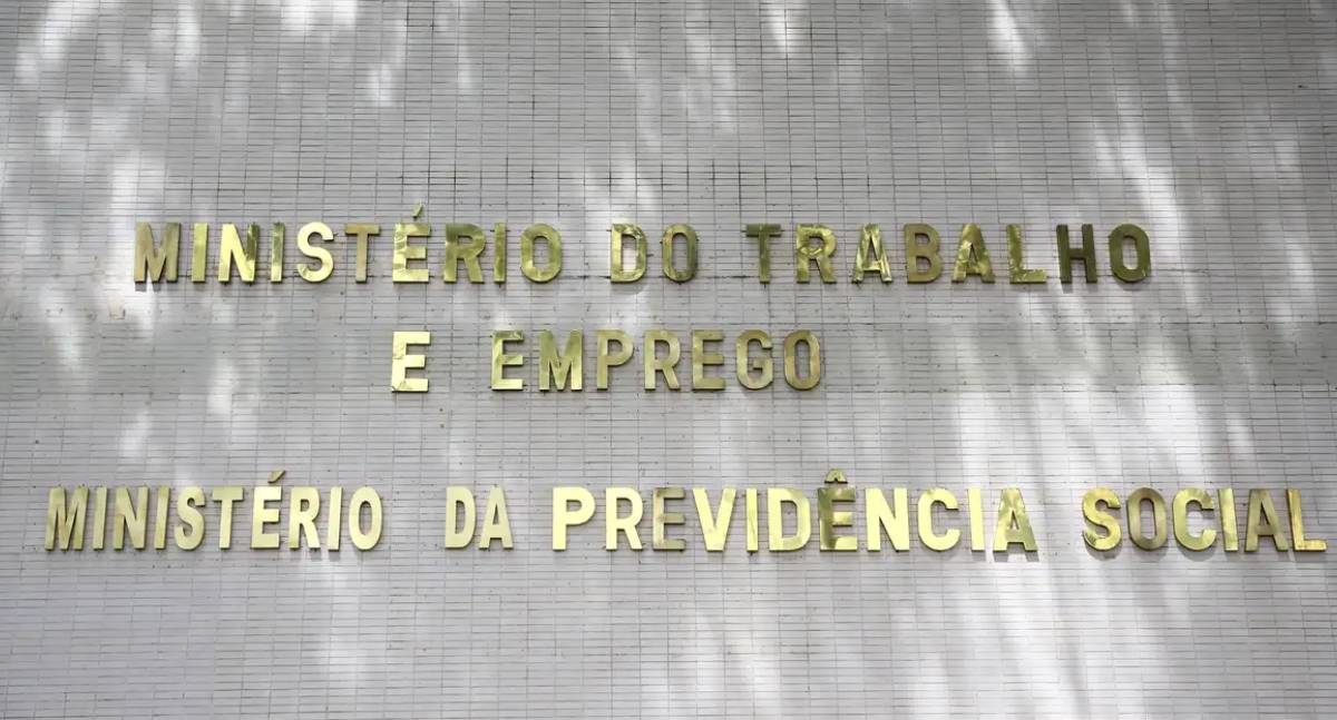 Empresas devem divulgar relatório de transparência salarial hoje