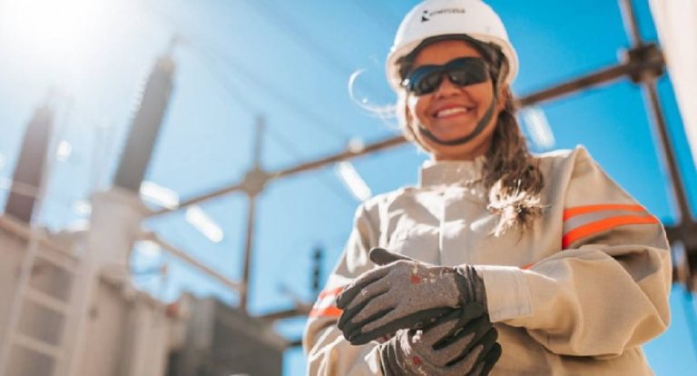 Energisa oferece curso gratuito de formação de mulheres eletricistas em Porto Velho
