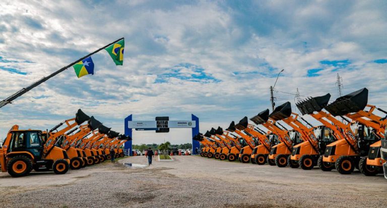 Entrega histórica de cerca de 200 maquinários fortalece a agricultura em Rondônia