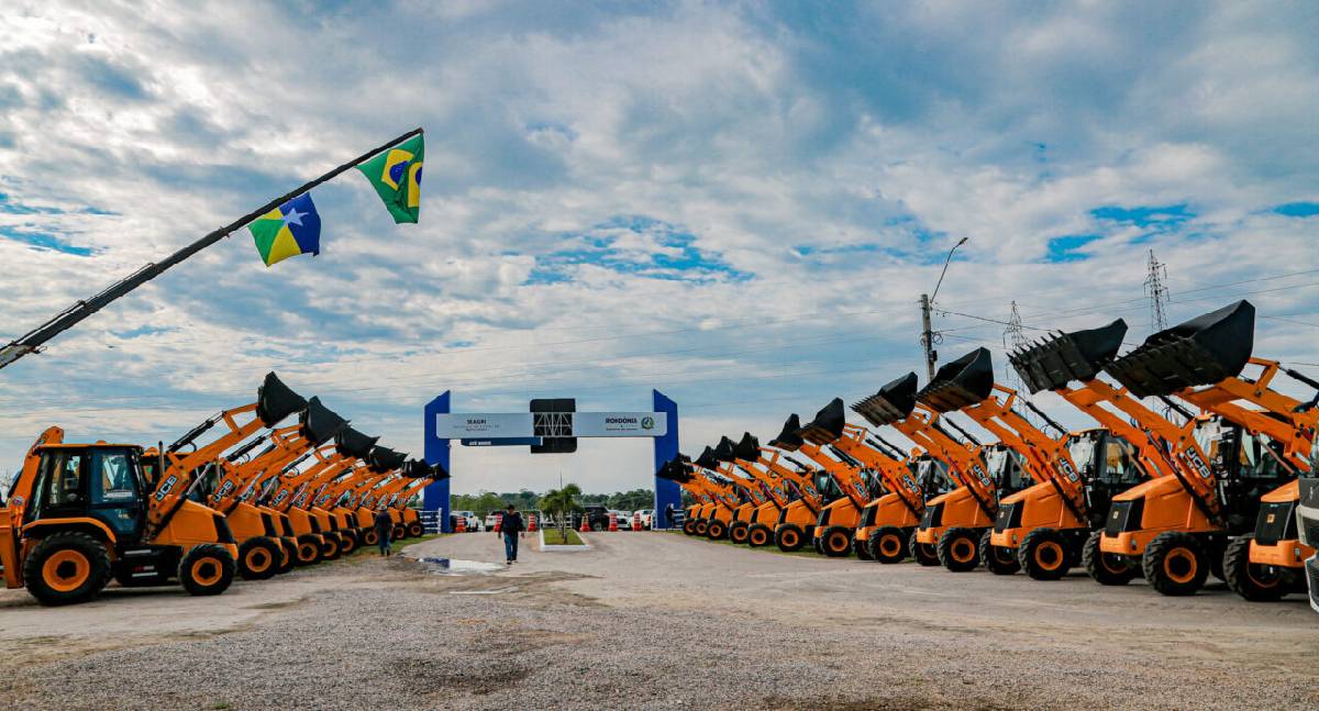Entrega histórica de cerca de 200 maquinários fortalece a agricultura em Rondônia