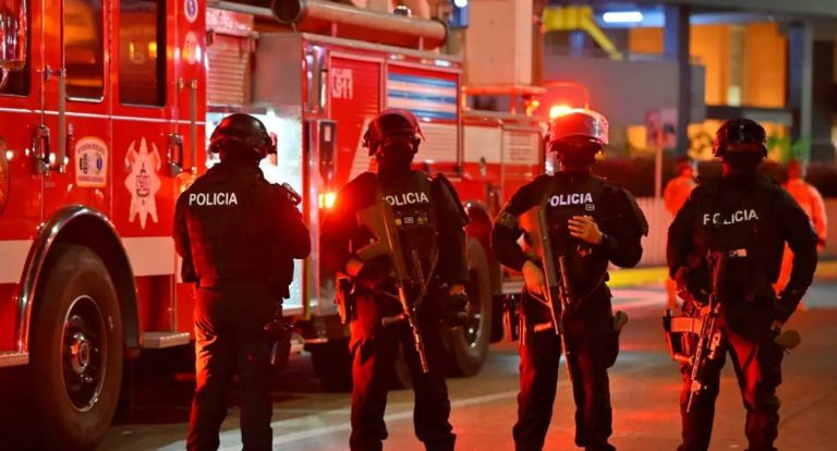 Explosão em carro-bomba mata uma pessoa e fere duas em Guayaquil