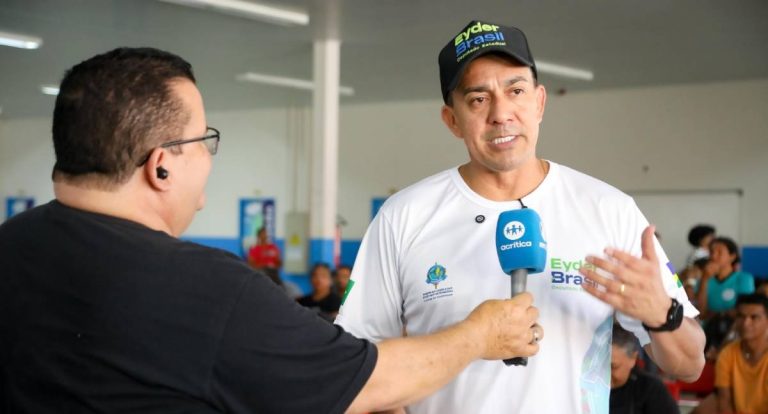 Eyder Brasil homenageia cerca de 400 jornalistas com Voto de Louvor