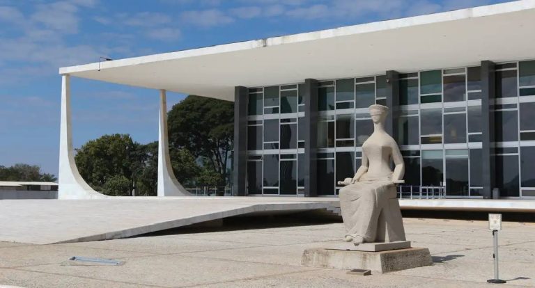 Filipe Martins envia carta a Moraes e pede volta de advogados ao processo