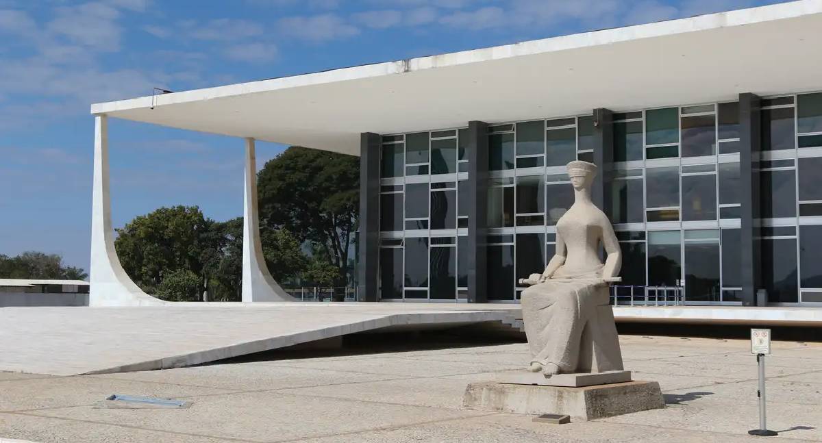 Filipe Martins envia carta a Moraes e pede volta de advogados ao processo