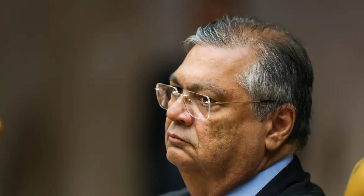 Flávio Dino vence ação contra hospital e anuncia doação da indenização