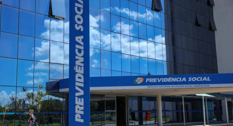 Flávio Dino vota para anular regra que reduziu aposentadoria por invalidez