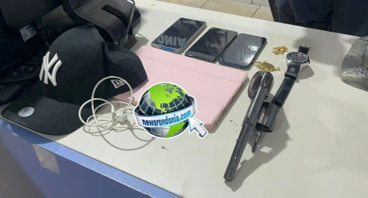 Foragido e comparsa são presos com arma após roubo em residência na capital