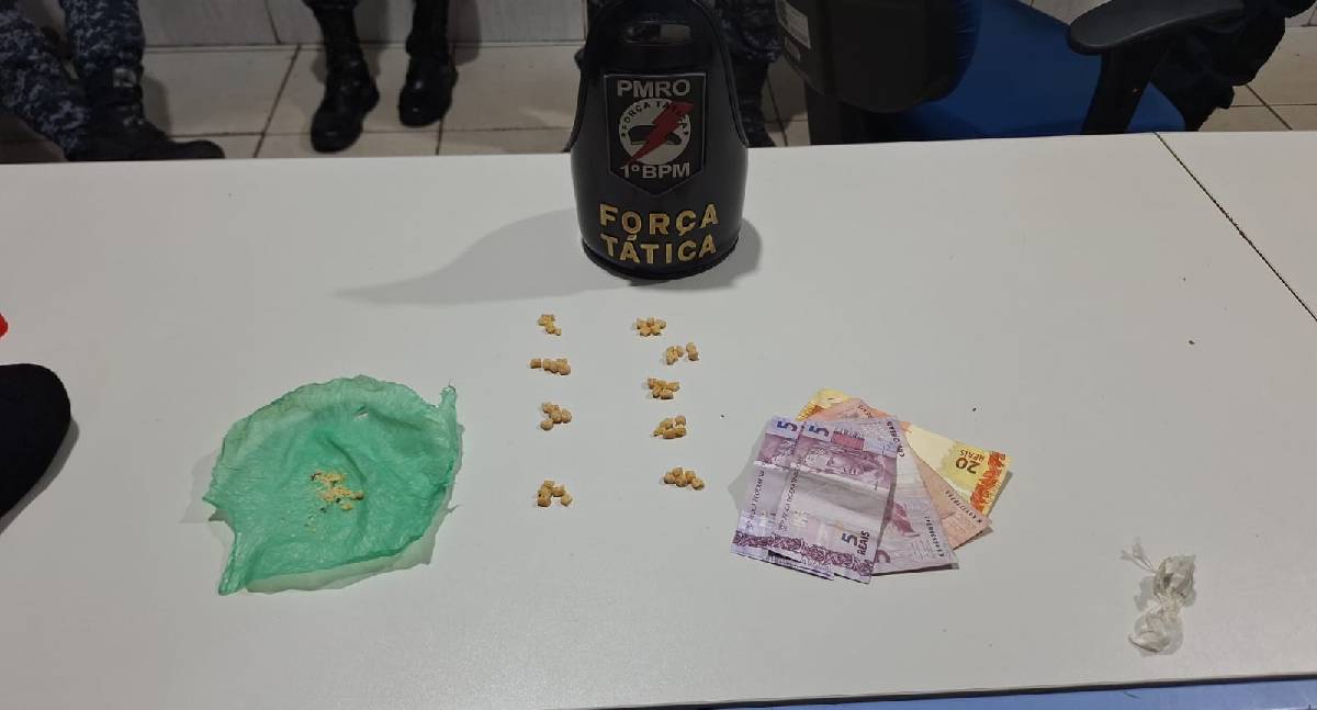 Força Tática prende traficante com 45 porções de crack no Embratel