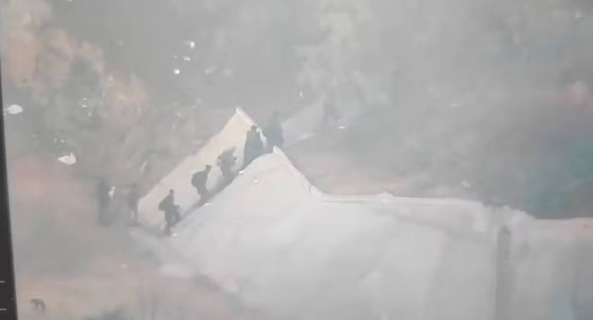 Fuga de criminosos pela mata na Vila Cruzeiro é registrada por drones