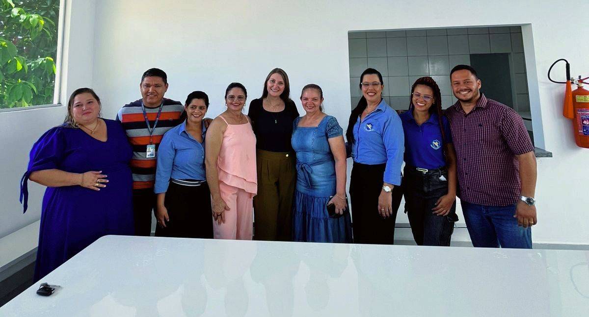 Gislaine Lebrinha inaugura refeitório em escola de Chupinguaia