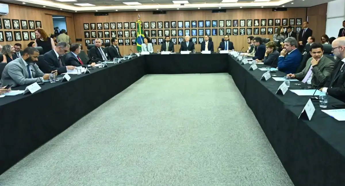 Governo cria comitê para enfrentar crise de bebidas com metanol