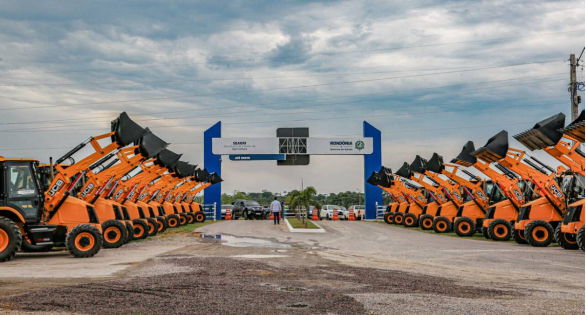 Governo de Rondônia entrega maquinários, reforça transporte escolar e intensifica ações ambientais e sociais