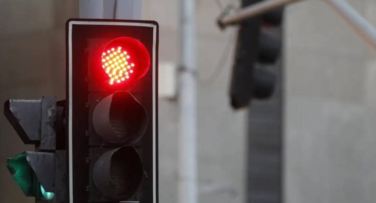 Governo propõe fim da obrigatoriedade de autoescola para tirar CNH e prevê queda de 80% no custo