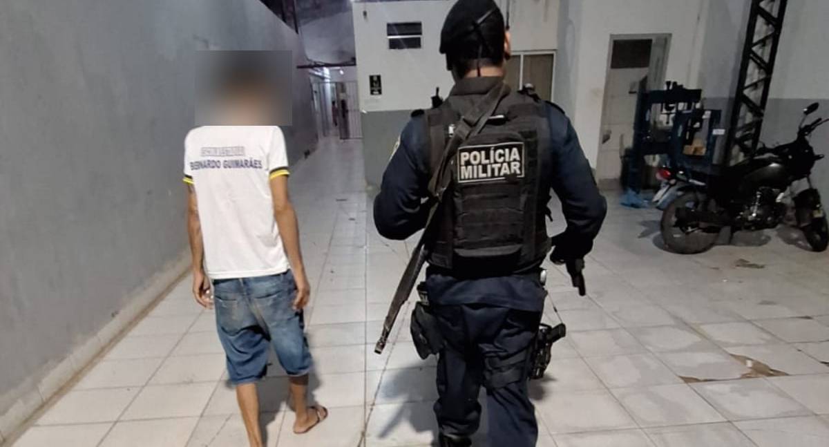 Homem é preso com espingarda caseira após agredir enteada de 14 anos em Porto Velho