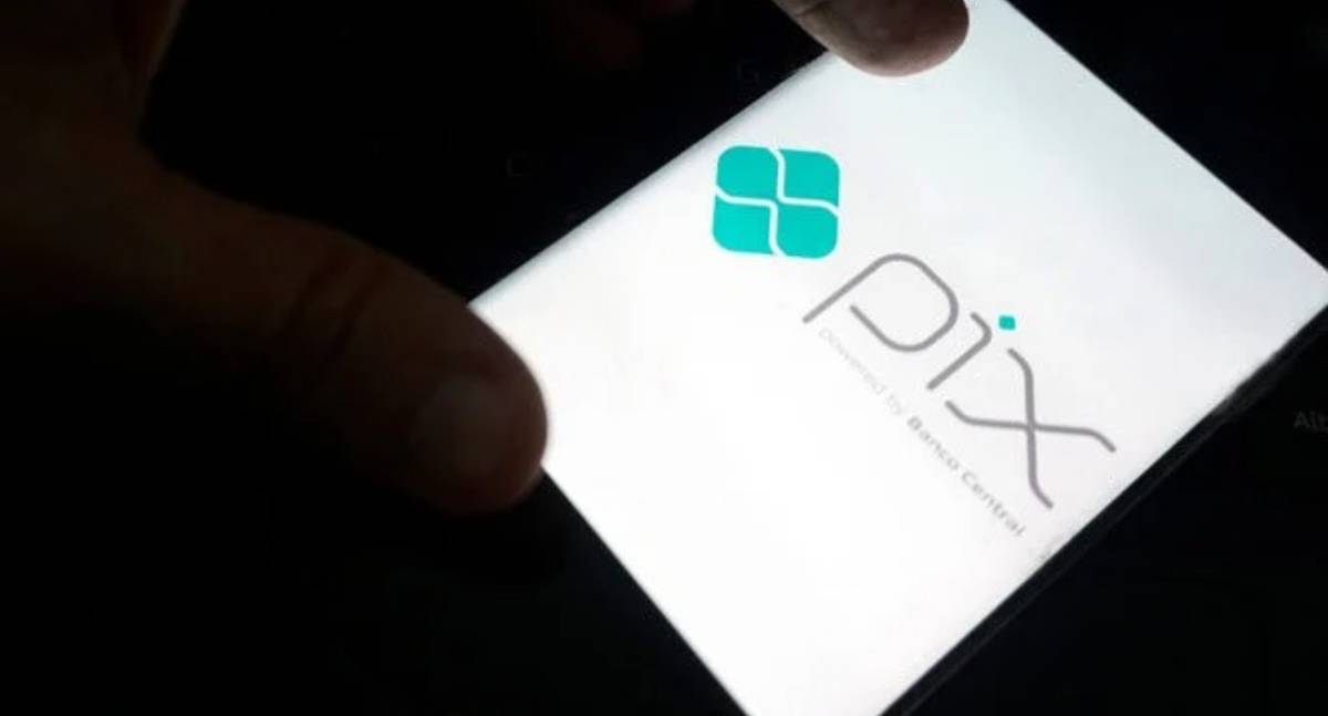 Idoso perde R$ 15 mil em golpe após cair em falso PIX de "advogado"