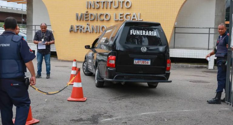 IML libera 89 corpos de civis mortos na Operação Contenção