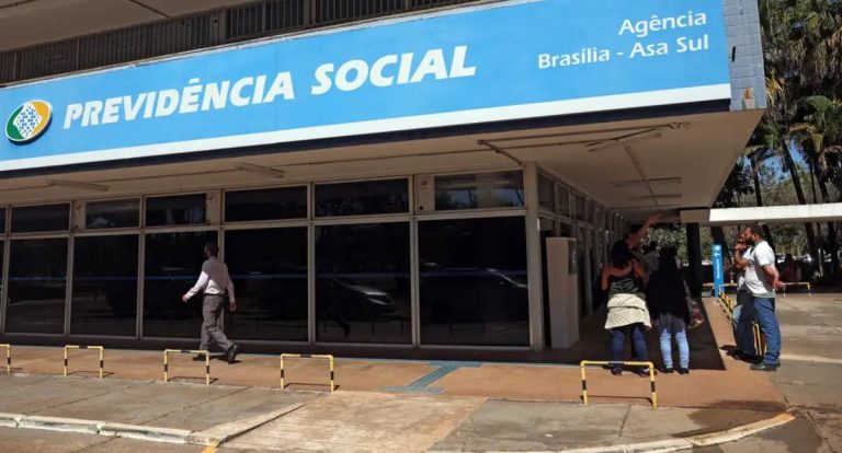 INSS suspende programa de redução de fila de benefícios por falta de verba
