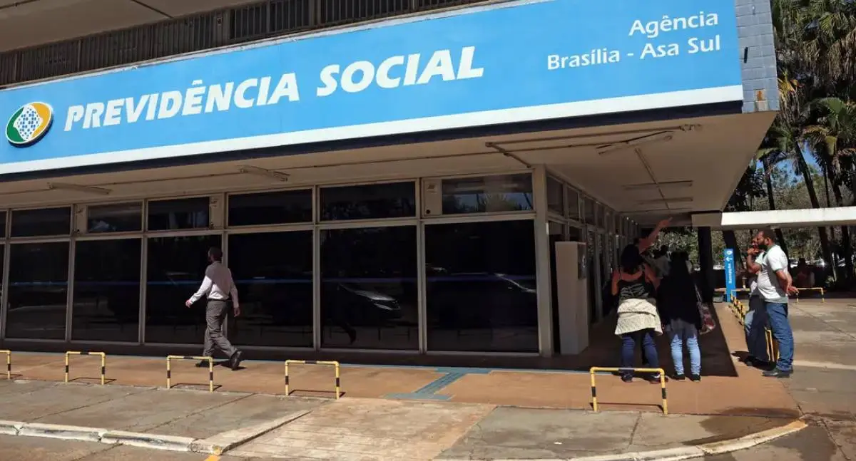 INSS suspende programa de redução de fila de benefícios por falta de verba