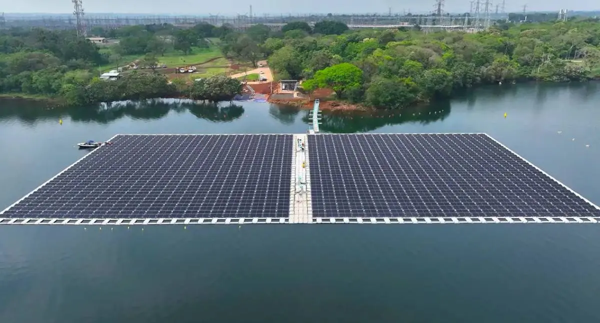 Itaipu conclui ilha solar flutuante no Rio Paraná para gerar 1 MWp