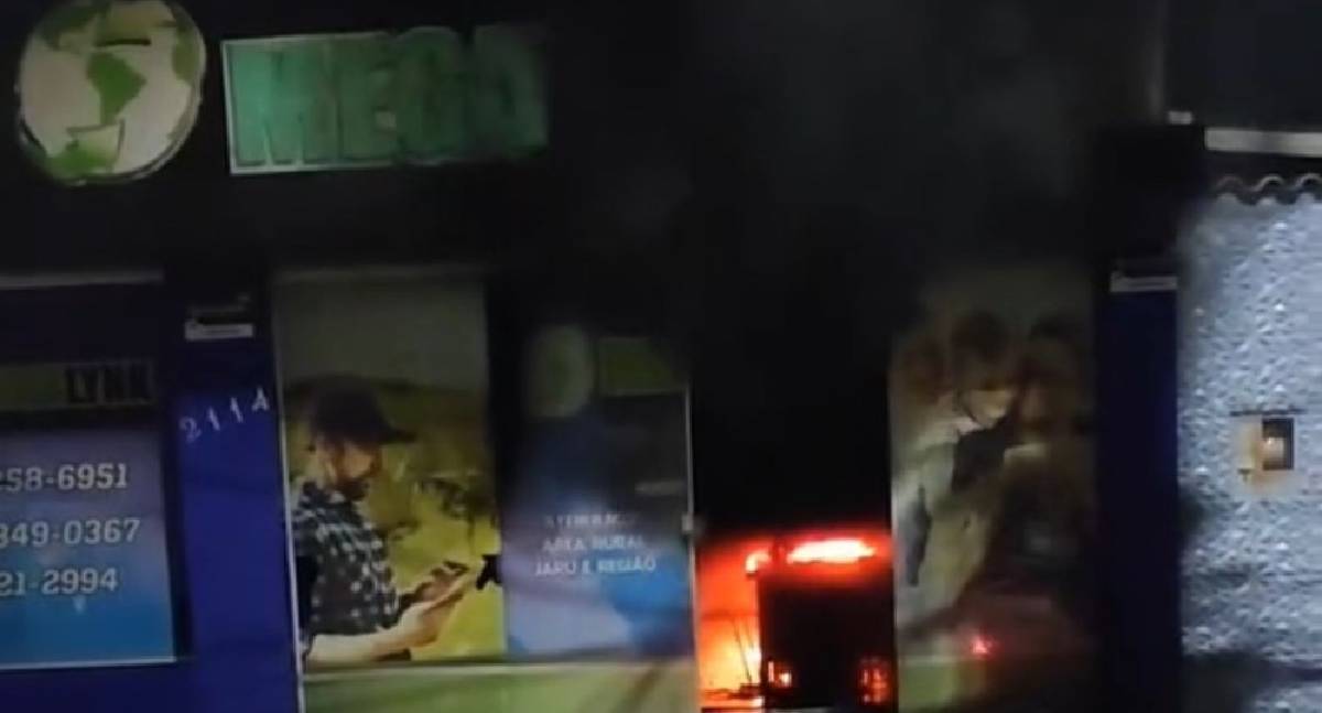 Jaru: Incêndio atinge empresa de internet Megalink durante a madrugada