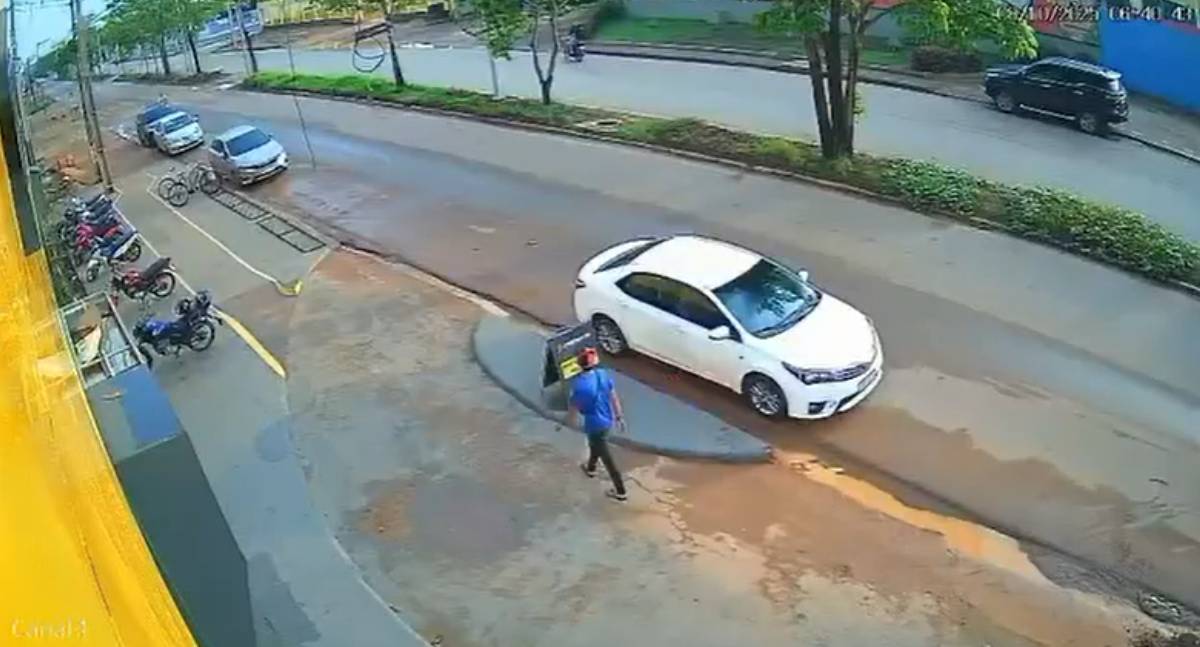Ladrão é filmado furtando moto em frente de academia na Avenida Guaporé