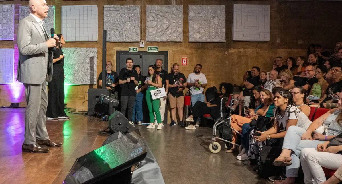 Leandro Karnal afirma que tecnologia é ferramenta, não garantia de conhecimento