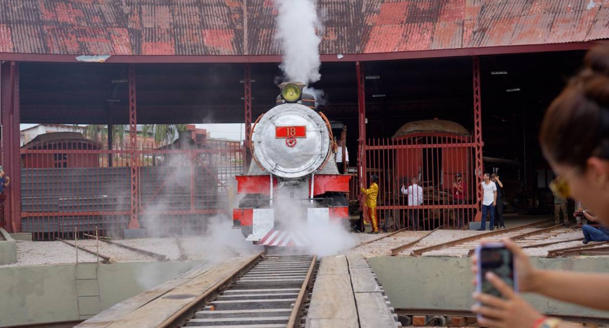 Locomotiva 18 é reativada em Porto Velho após 26 anos sem funcionar no aniversário de 111 anos