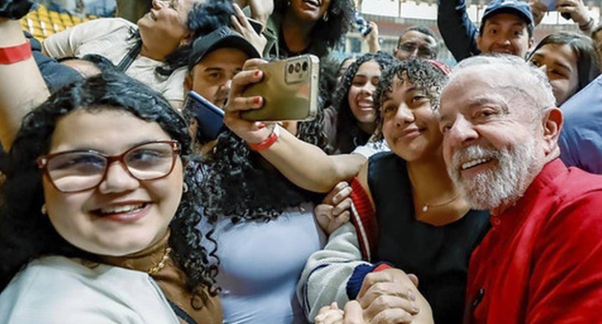 Lula afirma que educação e política são essenciais para o futuro do Brasil