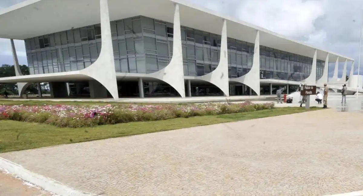 Lula apoia plebiscito popular por taxação de ricos e fim da escala 6x1