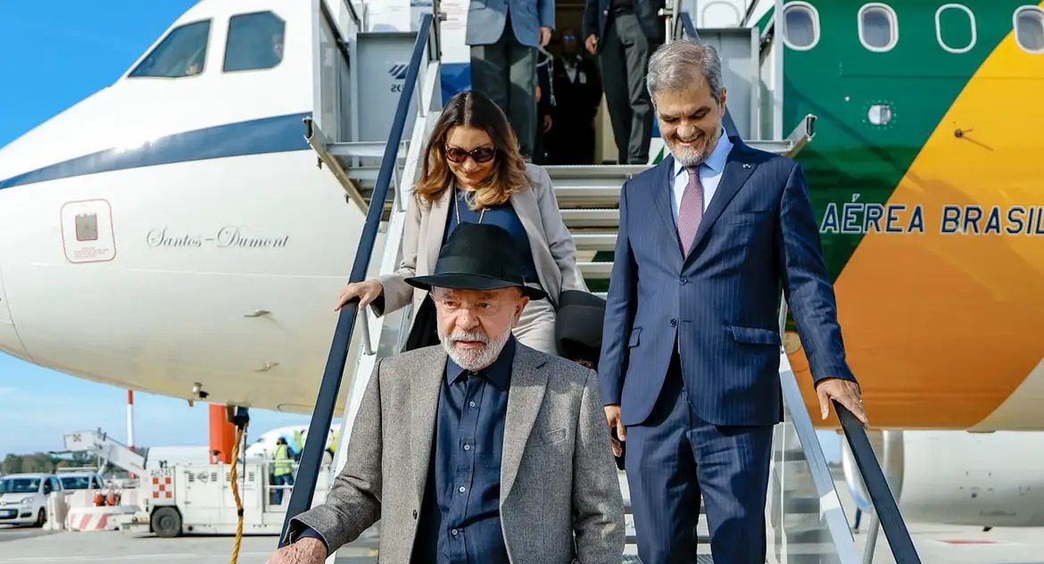 Lula chega a Roma para fórum da FAO e encontro com o Papa Leão XIV