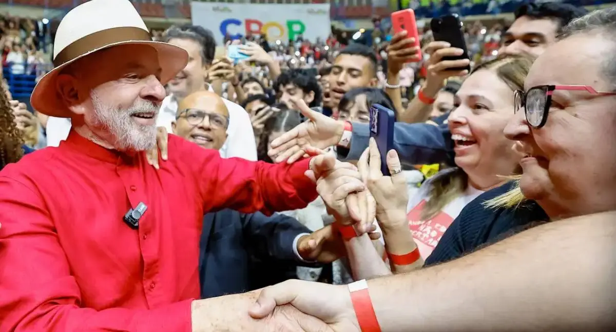Lula defende América Latina independente para resistir à "fala grossa" externa