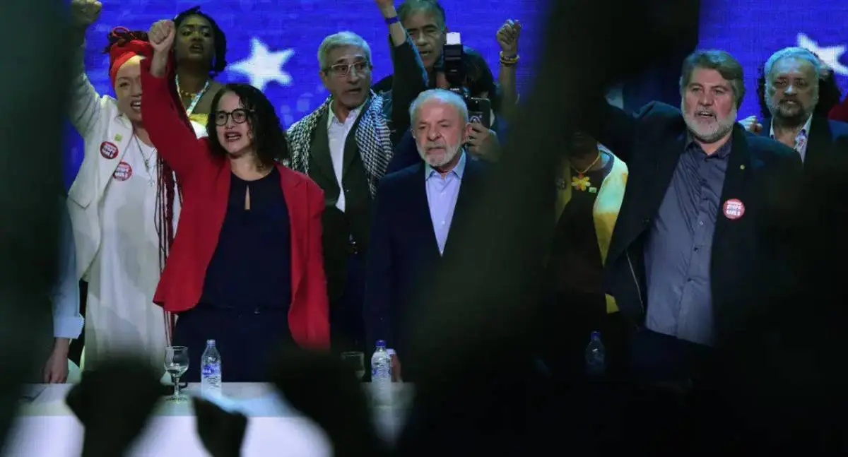 Lula defende autodeterminação da Venezuela em meio à pressão dos EUA