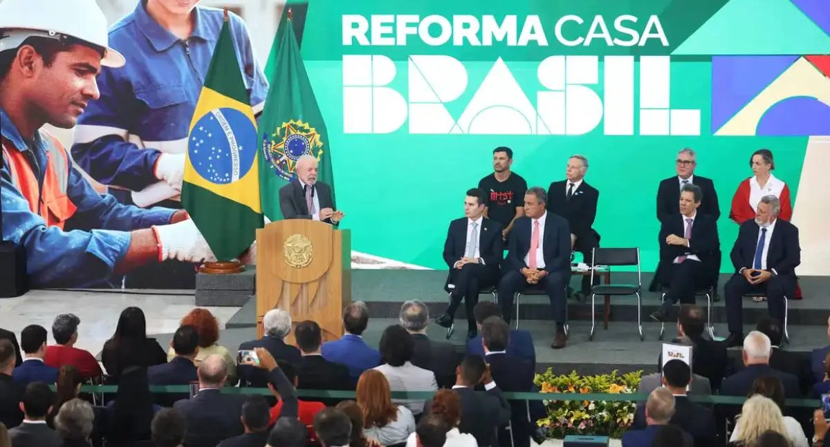 Lula lança Programa Reforma Casa Brasil e foca em moradias para "invisíveis"