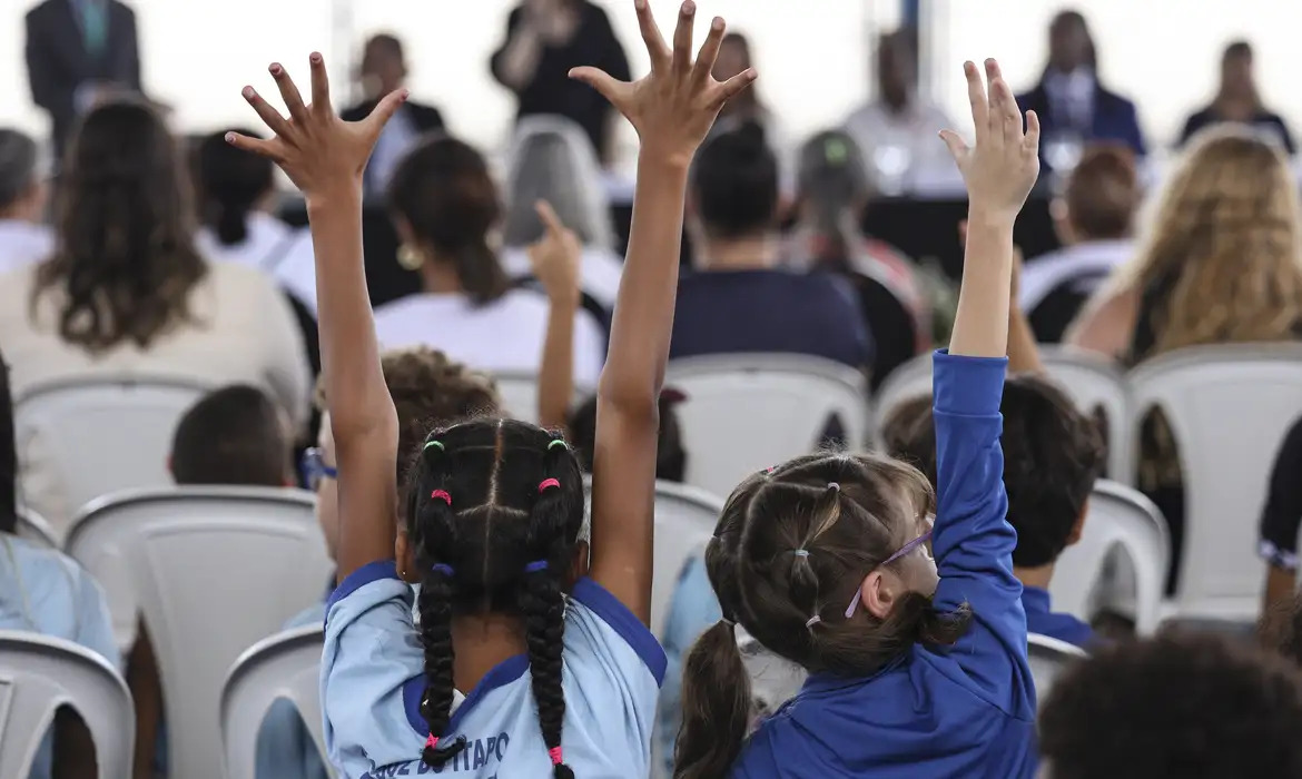 Mais brincadeira, menos tela: especialistas orientam sobre infância saudável