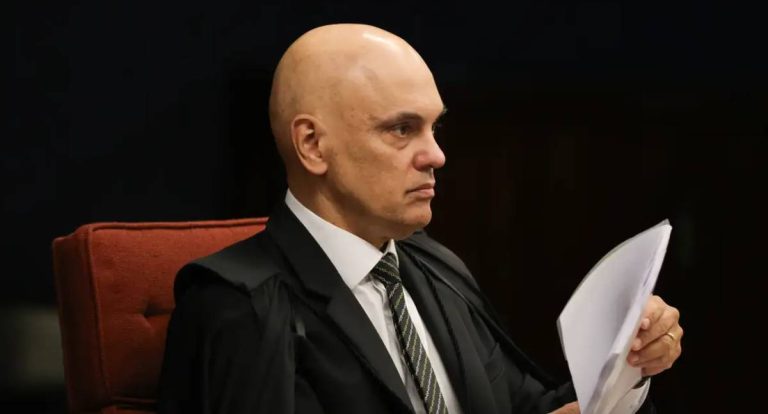 Moraes destitui advogados de réus em inquérito sobre trama golpista