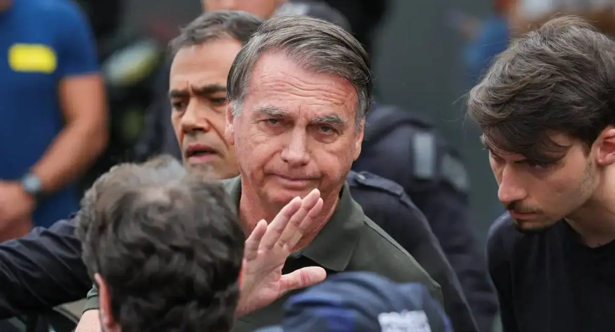 Moraes nega revogar prisão domiciliar de Jair Bolsonaro por receio de fuga