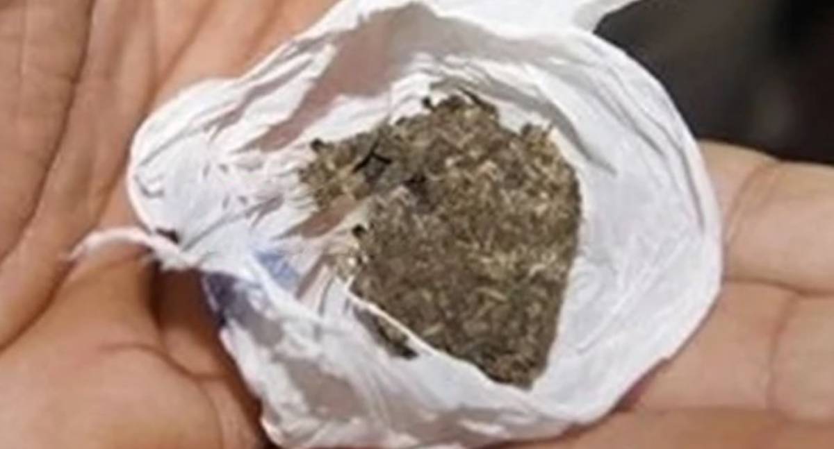 Motociclista é flagrado com porções de maconha durante patrulhamento