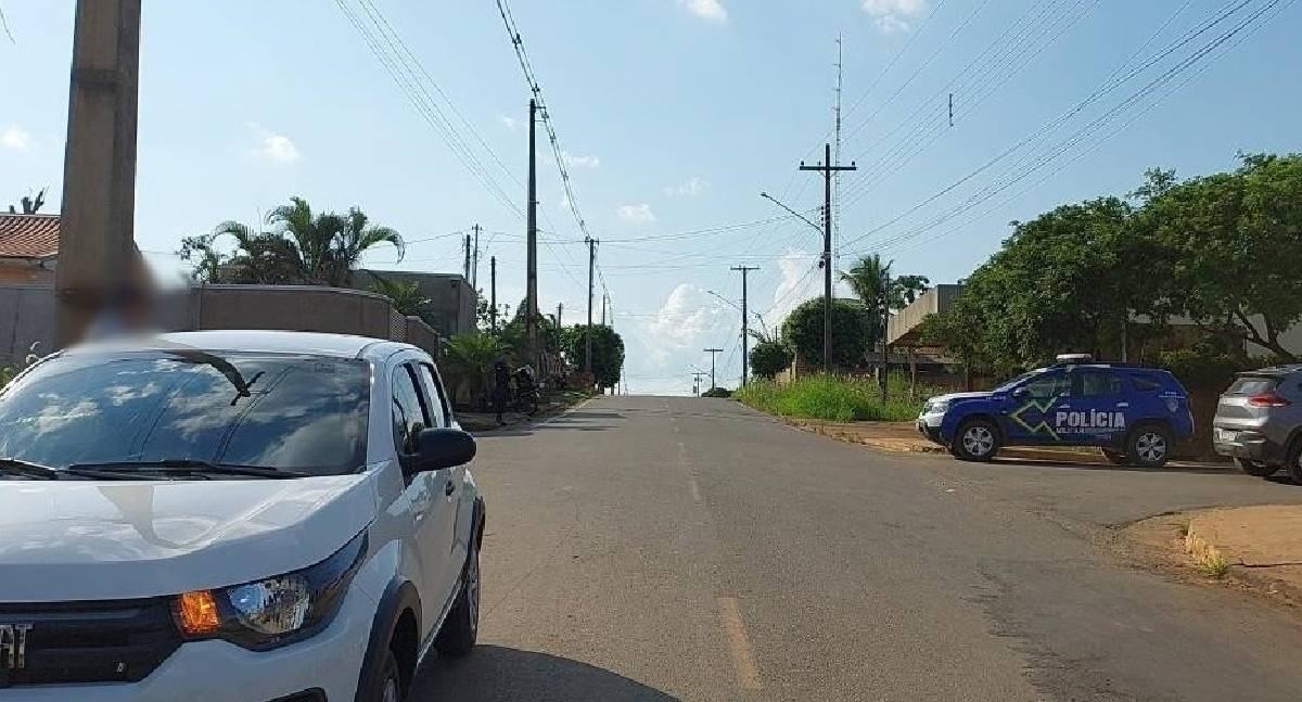 Motociclista fica ferido em colisão com carro em Jaru