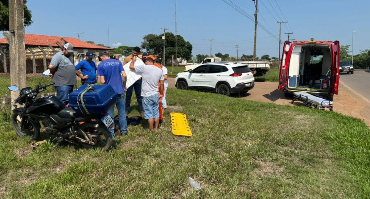 Motociclista se fere ao desviar de carreta na Avenida JK em Jaru