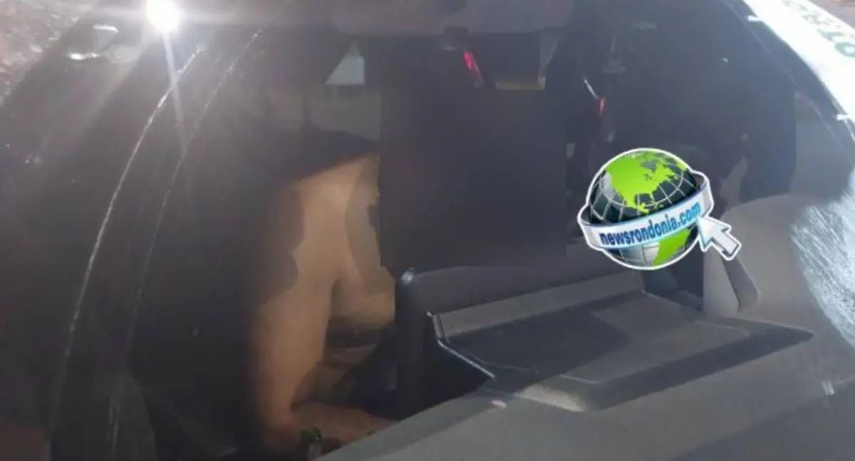 Motorista embriagado é preso dormindo dentro do veículo parado em semáforo