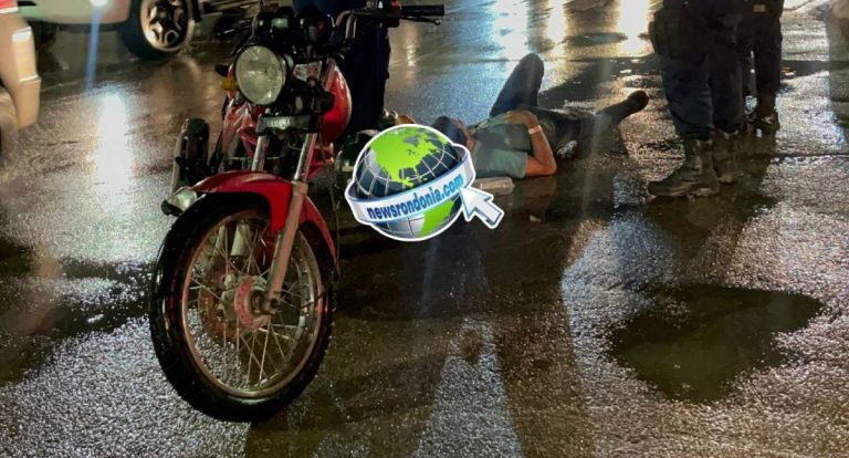 Motorista foge após furar sinal vermelho e causar acidente com motociclista