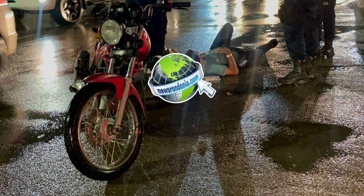 Motorista foge após furar sinal vermelho e causar acidente com motociclista