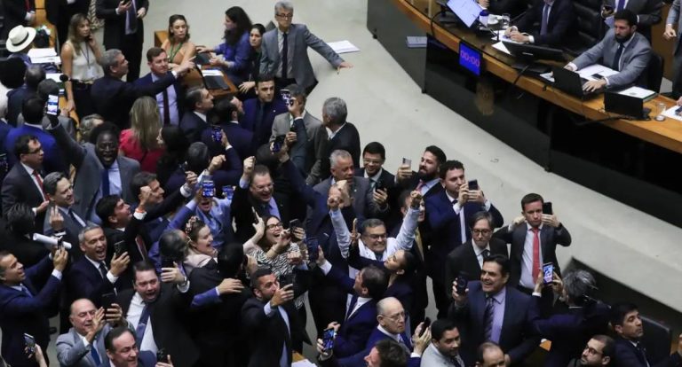 MP que taxava aplicações financeiras caduca após ser retirada da pauta da Câmara