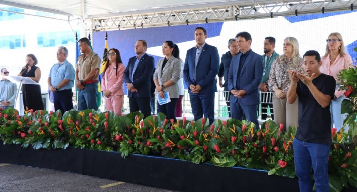 MPRO doa veículos adaptados e participa da entrega de transportes escolares em Porto Velho