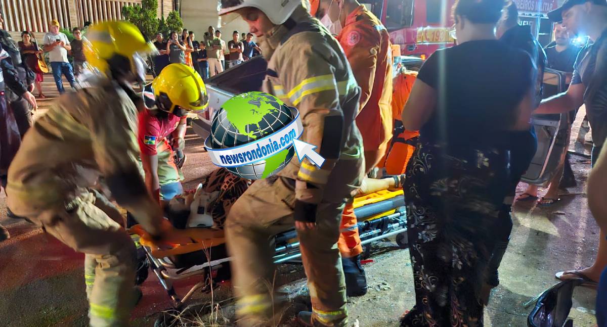 Mulher fica presa às ferragens em grave acidente na zona Leste