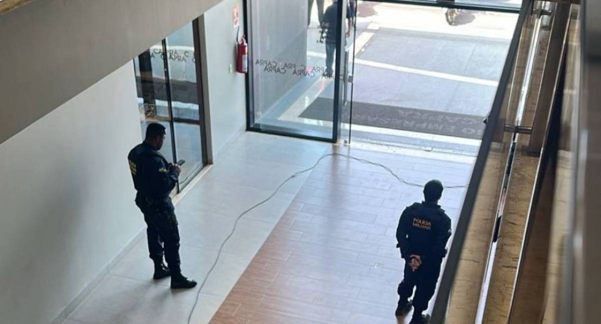 Mulher surta no centro de Vilhena e foge do hospital após ser contida