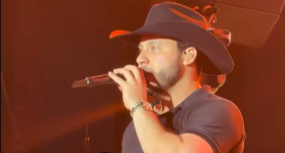 Murilo Huff interrompe show por causa de briga na plateia em Porto Velho