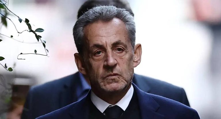 Nicolas Sarkozy inicia cumprimento de pena de prisão na França