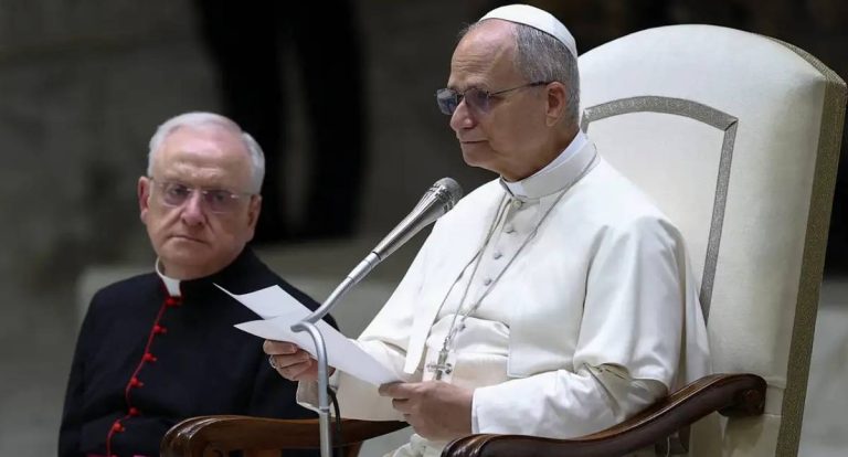 Papa Leão realiza primeira reunião com vítimas de abuso sexual